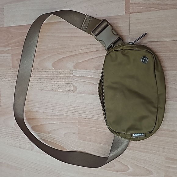 lululemon athletica Handbags - Lululemon belt bag
